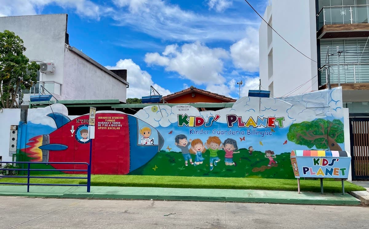 KIDS PLANET BOLIVIA" Kinder Guarderia Bilingüe"