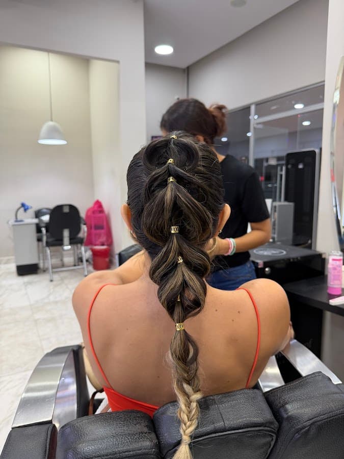 Mónica Cruz - L'Peluquería - CC Caribe Plaza — foto