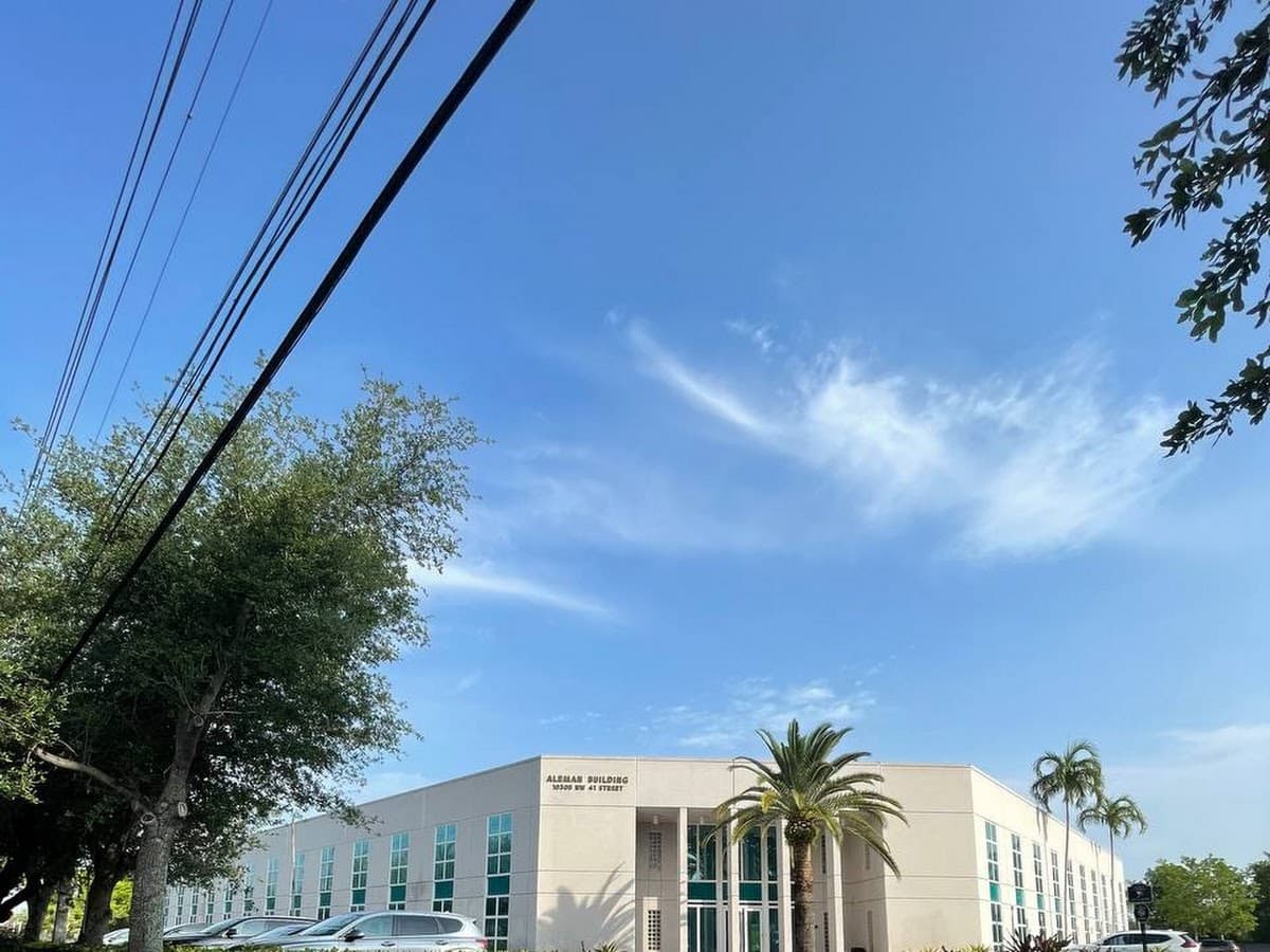 Estrella Medical Centers (Flagler) — foto