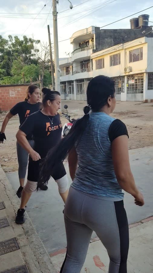 BODY FIT — foto