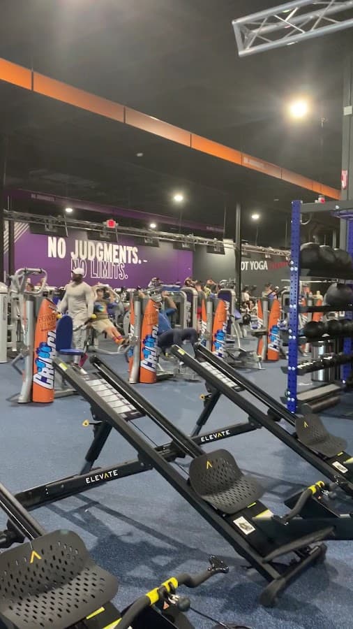 Crunch Fitness - East Colonial — foto