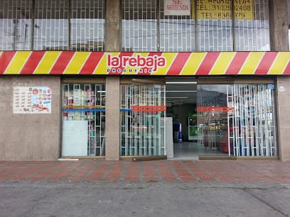 la rebaja Plus No. 18 DROGUERIA Y MINIMARKET Santa Isabel Bogota — foto