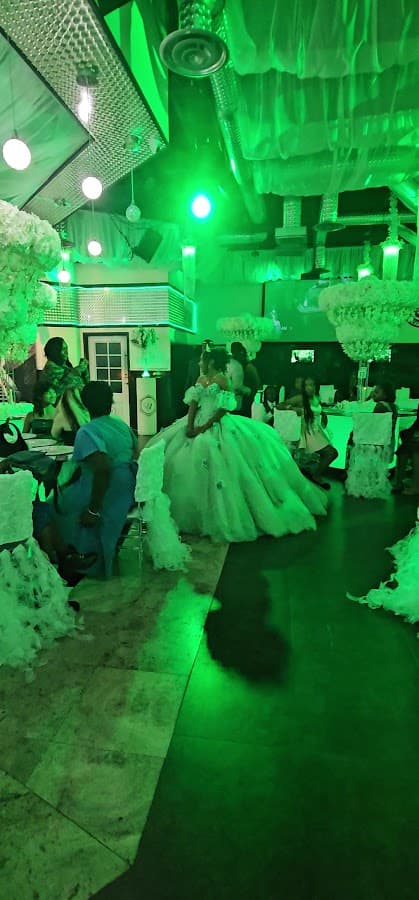 Special Price 50% OFF CHIC VENUE IN TAMPA BAY (USF CAMPUS Location) — foto