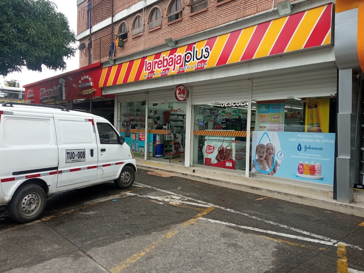 la rebaja Plus No. 8 DROGUERIA Y MINIMARKET Avenida Guadalupe Cali