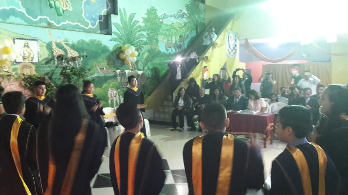 Colegio Stanford Suiza Peruana — foto