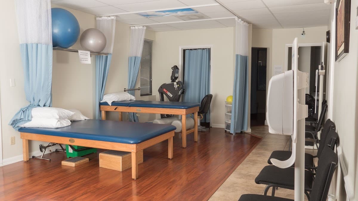 Injury Clinic & Rehab Center — foto