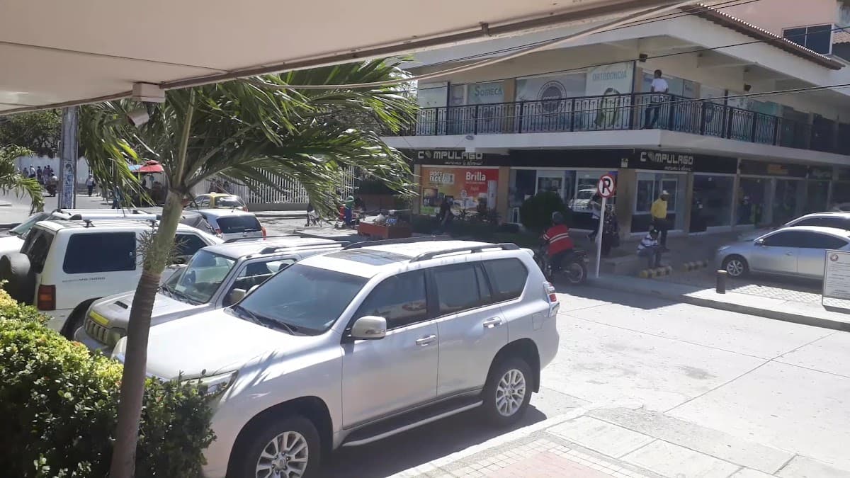Centro Comercial Plazuela 23 — foto
