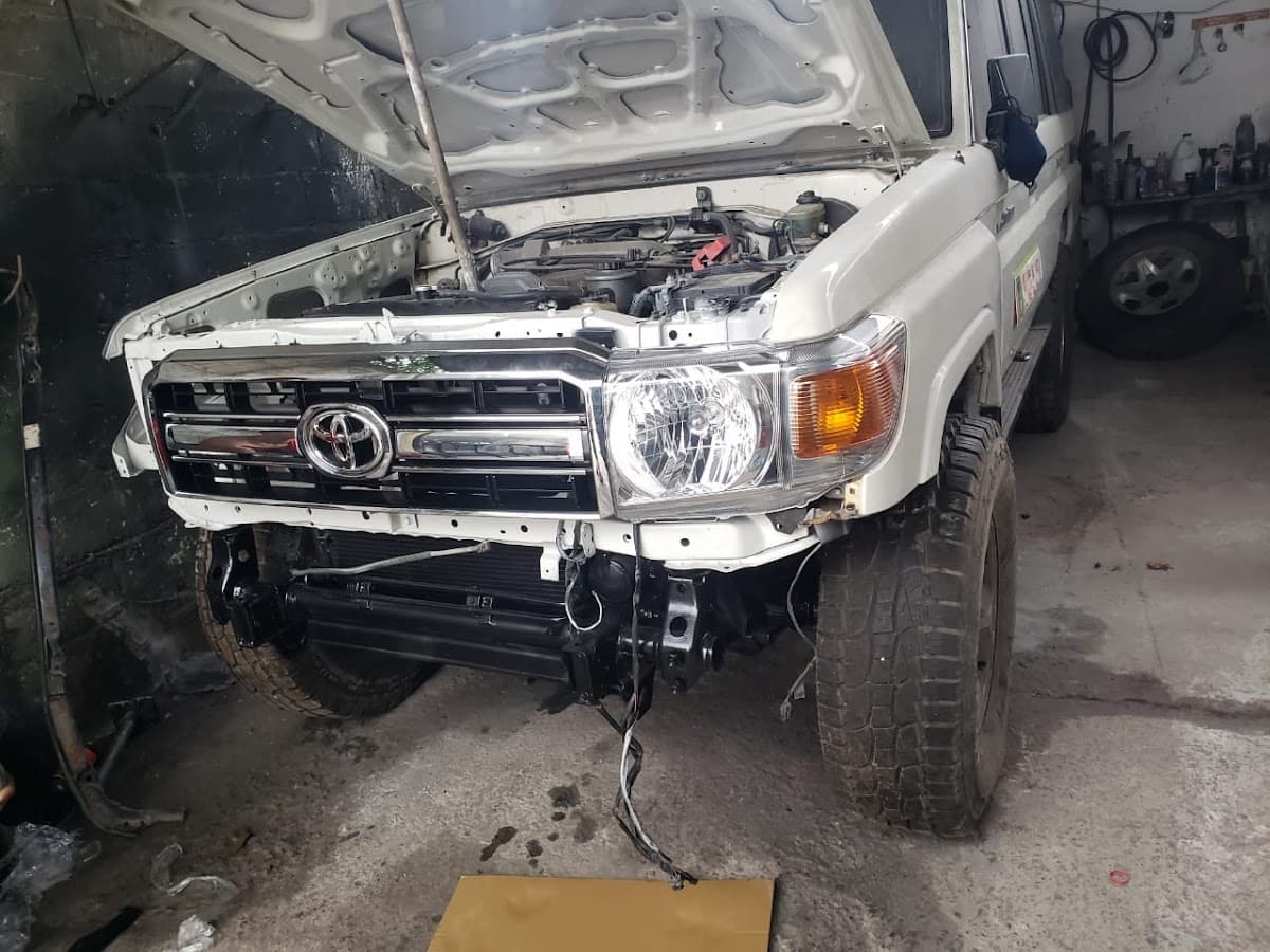 Taller automotriz jk — foto