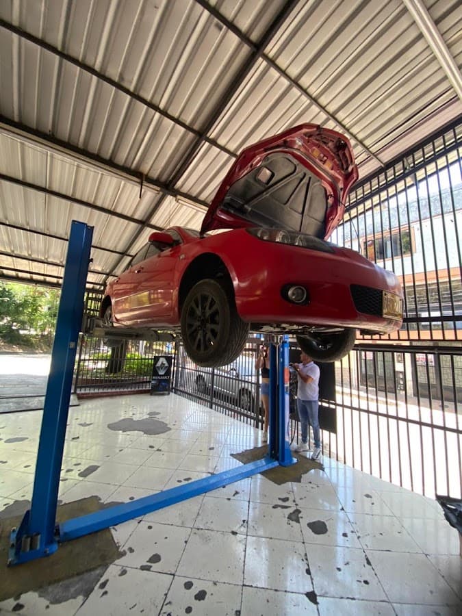 Servicio mecánico automotriz Alberto — foto