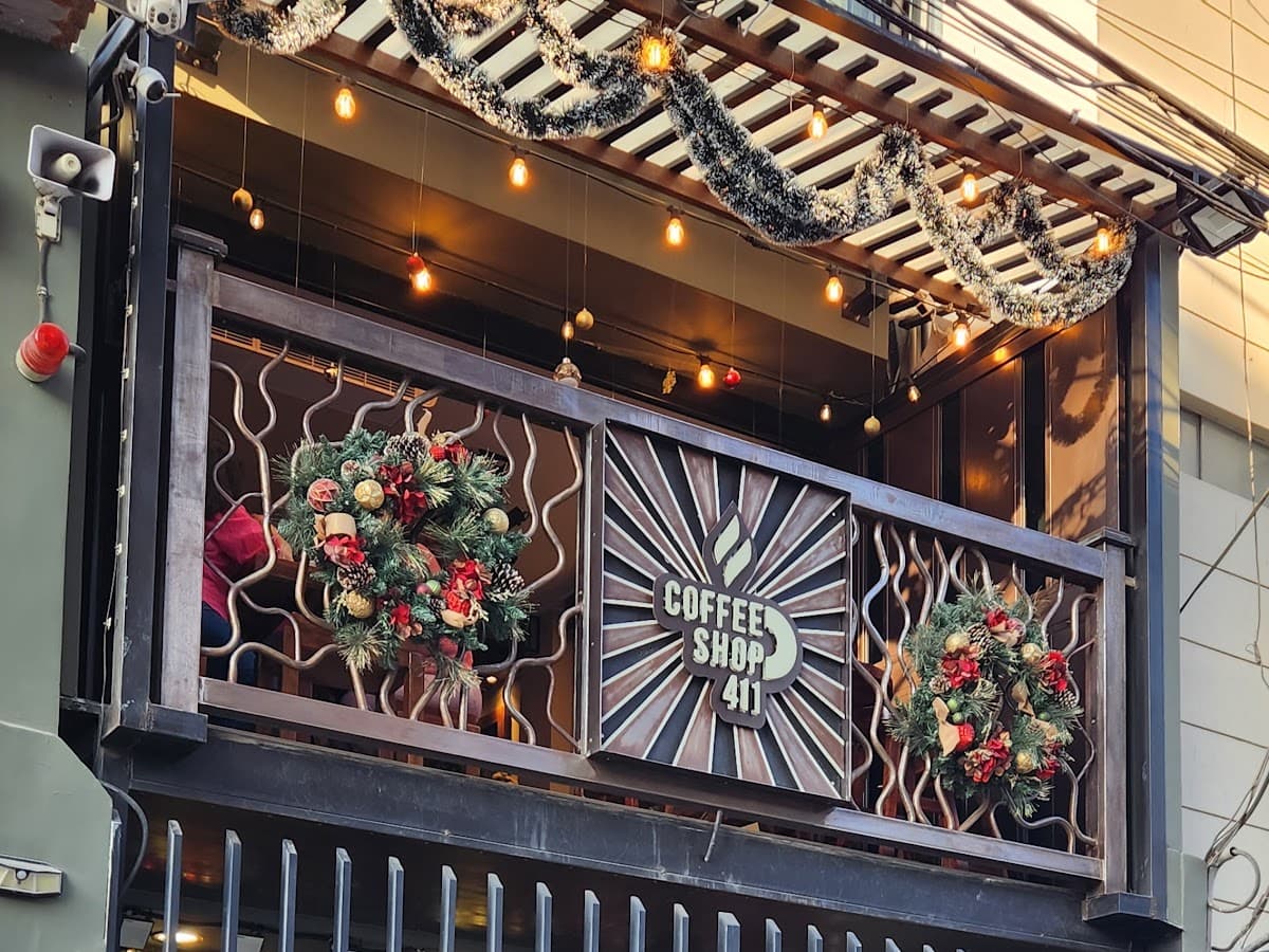 COFFEE SHOP 411