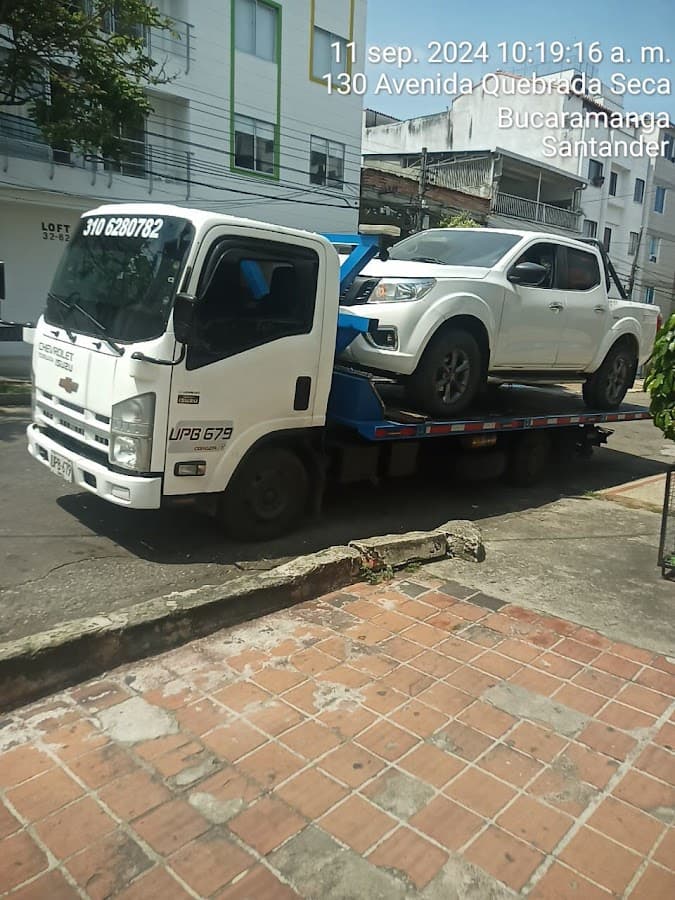 Servicio Grúa 24 horas y Taller Automotriz Franautos — foto