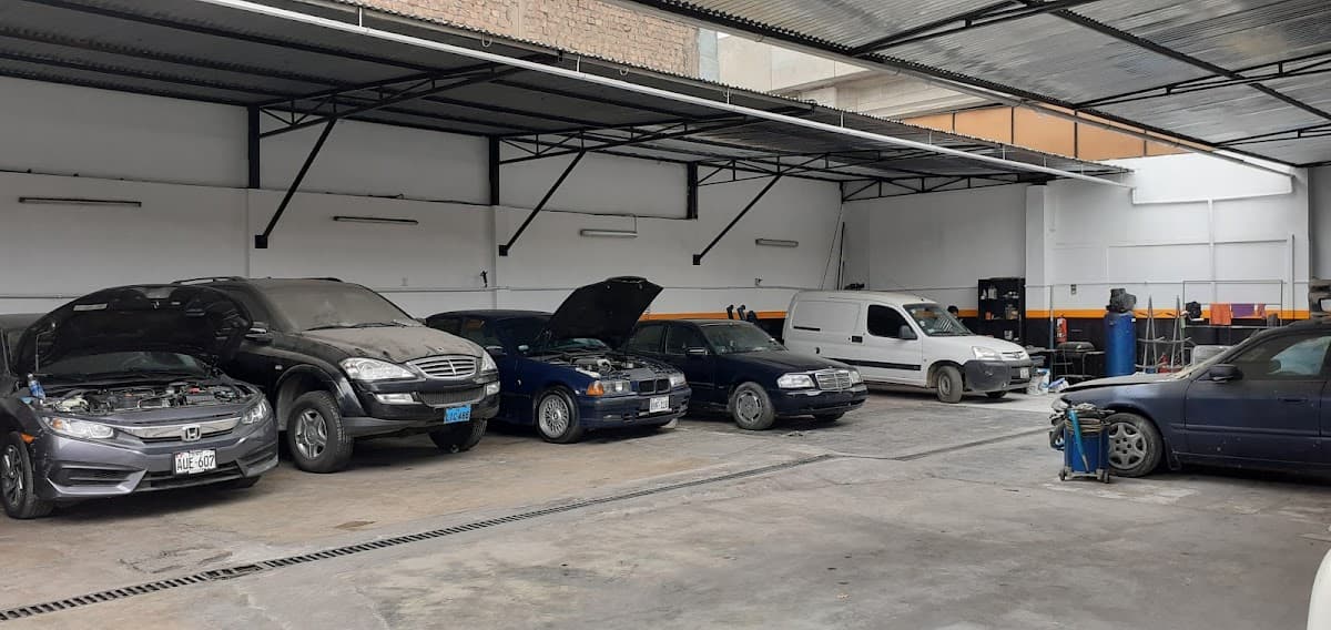 Solar Automotriz | Taller Mecánico en Lima | Reparación, Mantenimiento, Pintura y Undercoating — foto