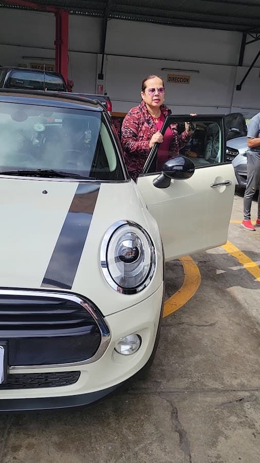 Solar Automotriz | Taller Mecánico en Lima | Reparación, Mantenimiento, Pintura y Undercoating — foto