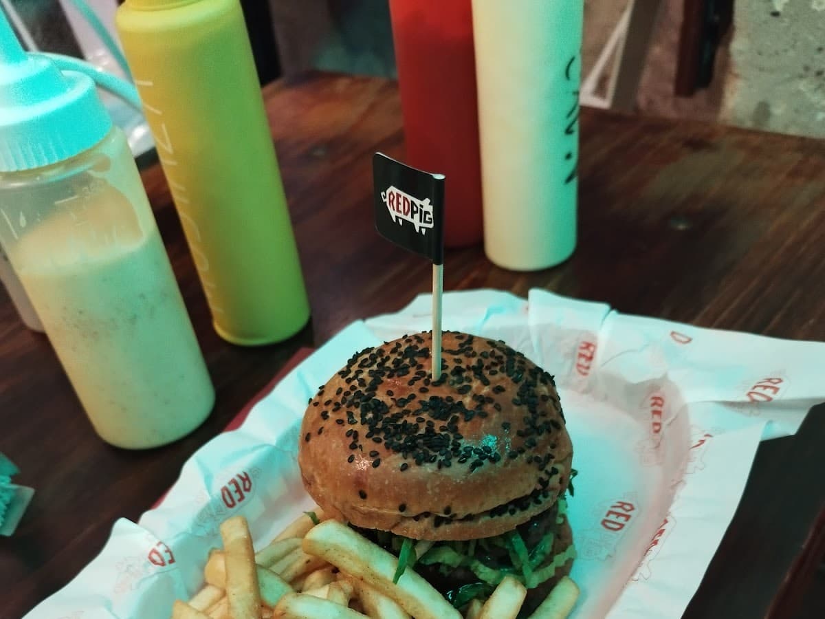 Red Pig — foto