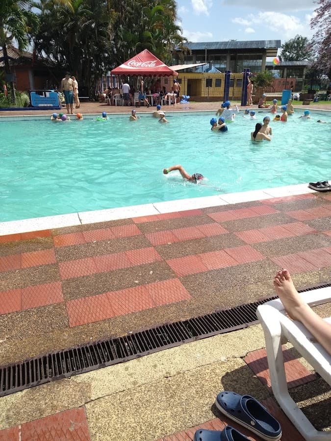 Complejo deportivo SIKUANI — foto