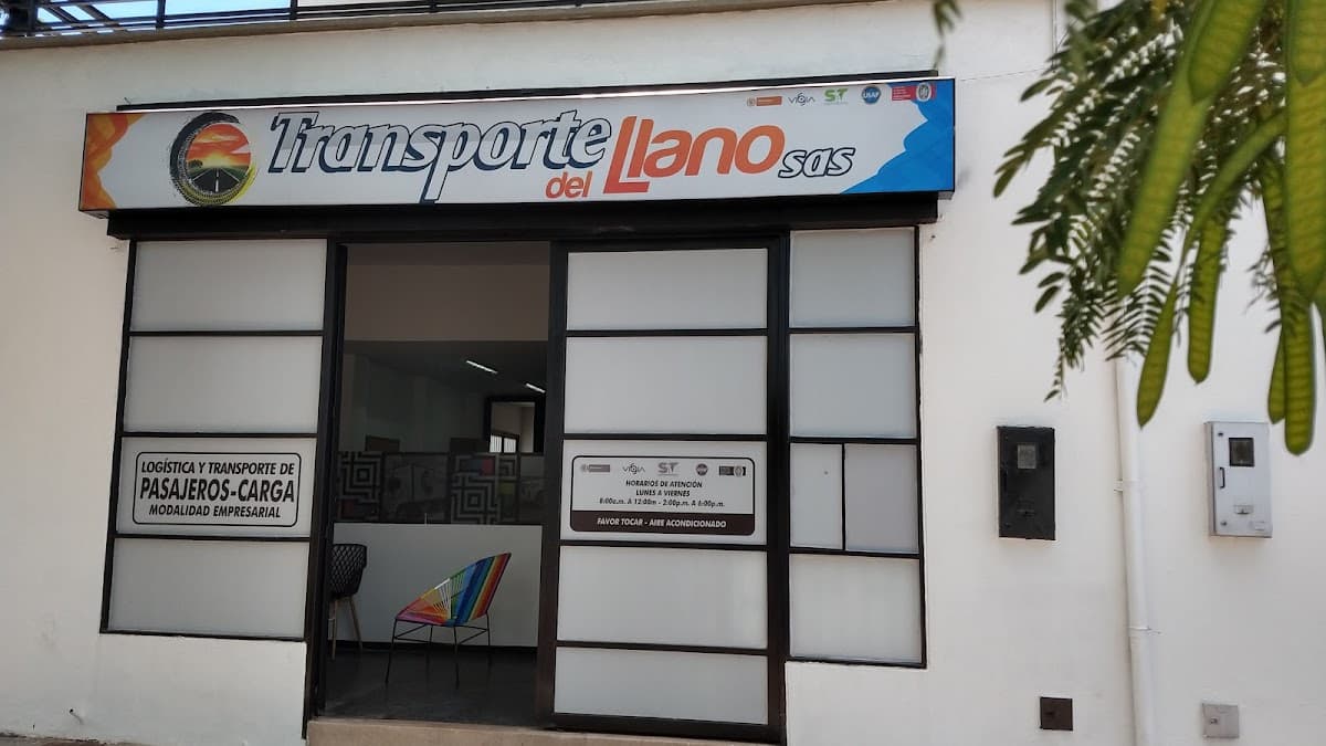 TL32 | transporte y logística | Centro de Negocios | TRANSPORTE DEL LLANO — foto