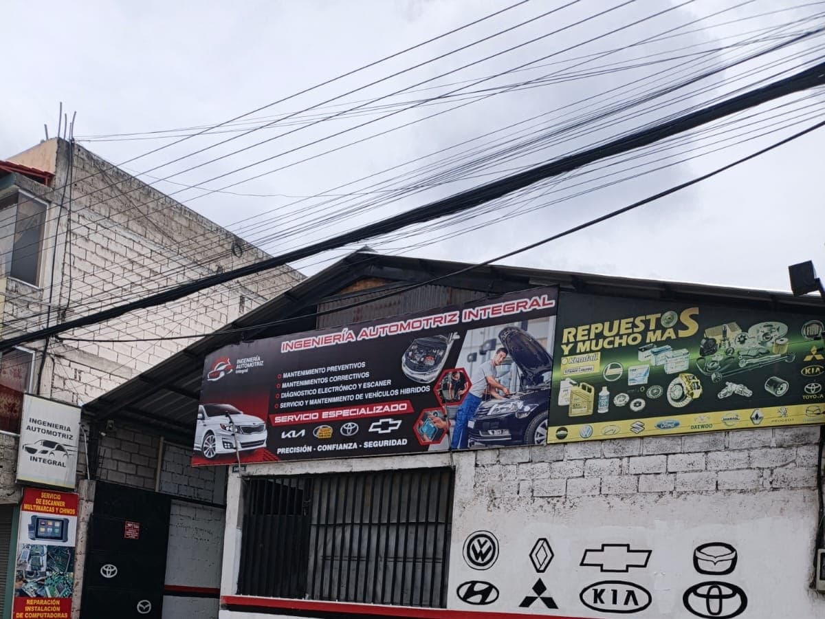 Ingeniería Mecatronica servicio automotriz especializado — foto