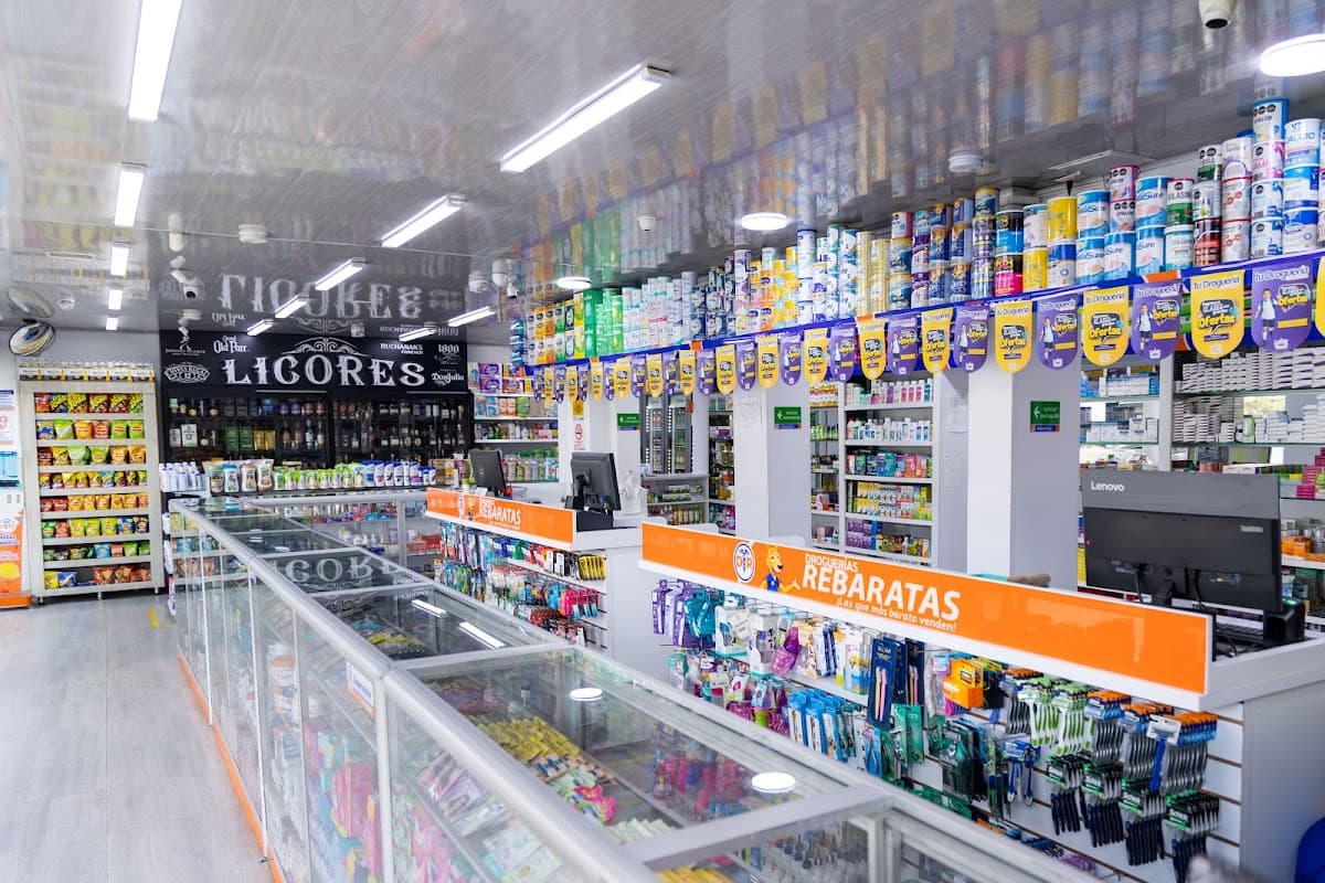 Droguerías Rebaratas - Market Los Hoyos — foto