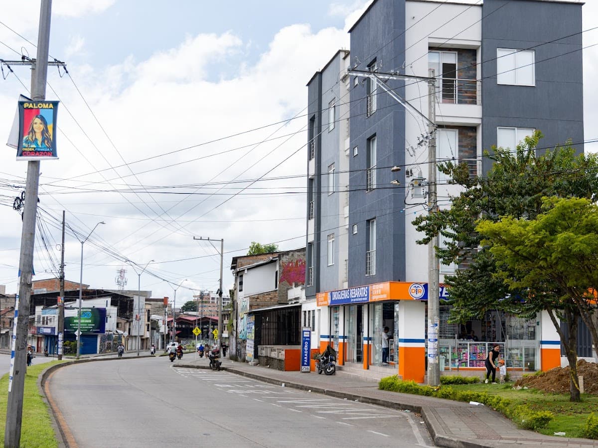 Droguerías Rebaratas - Market Los Hoyos — foto