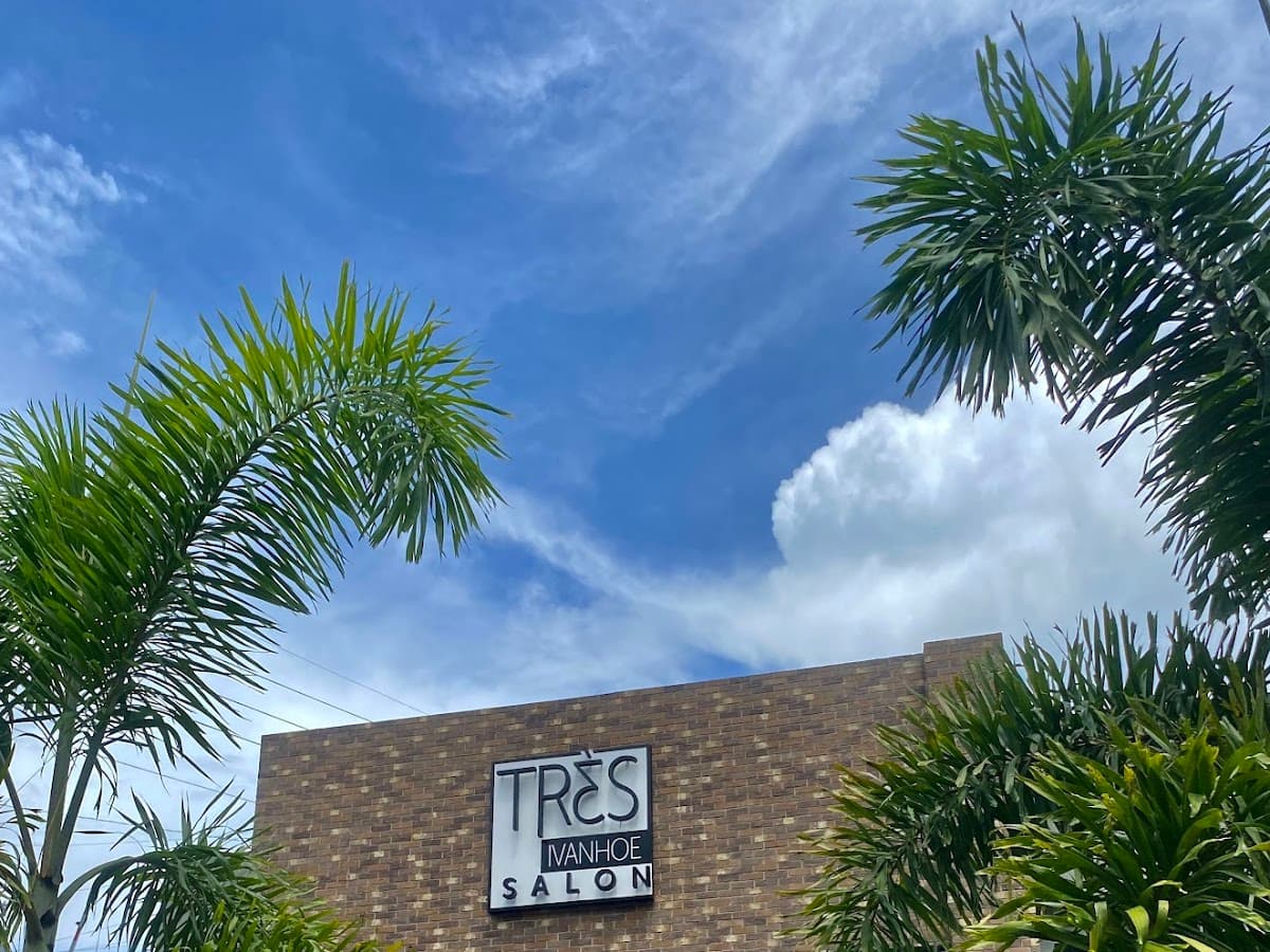 Tres Ivanhoe Salon