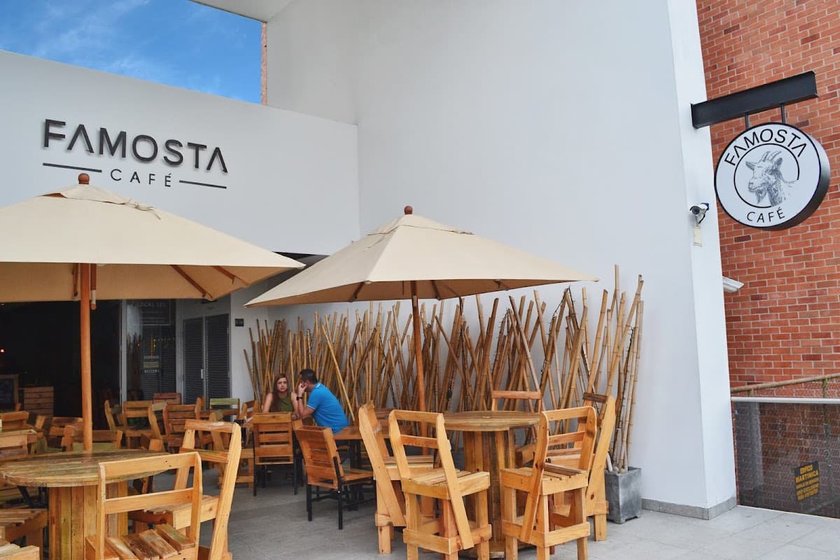 Famosta Café