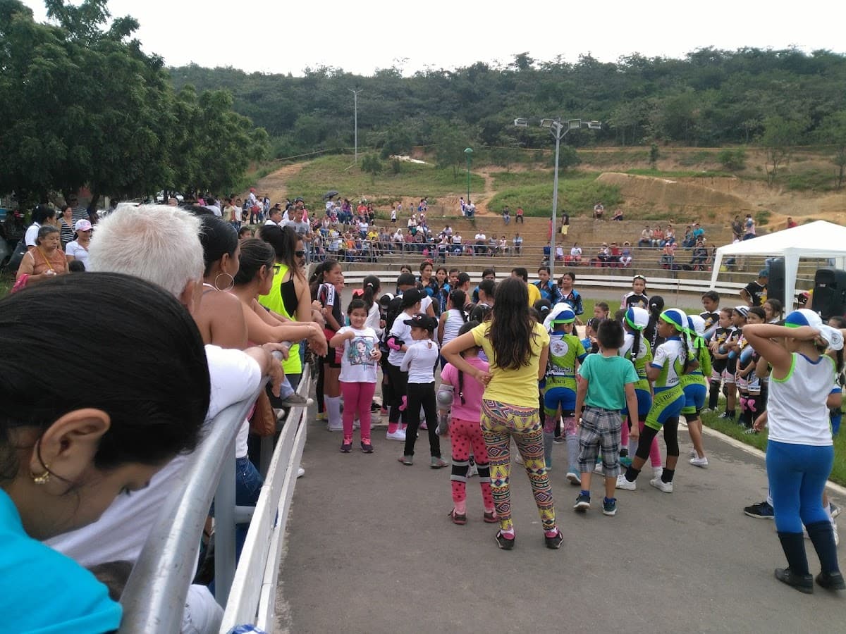 Plazoleta Patinodromo De Cañafistolo — foto