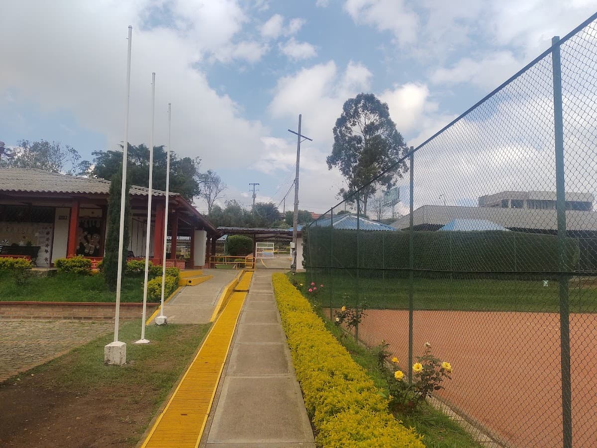 Colegio Los Alcázares — foto