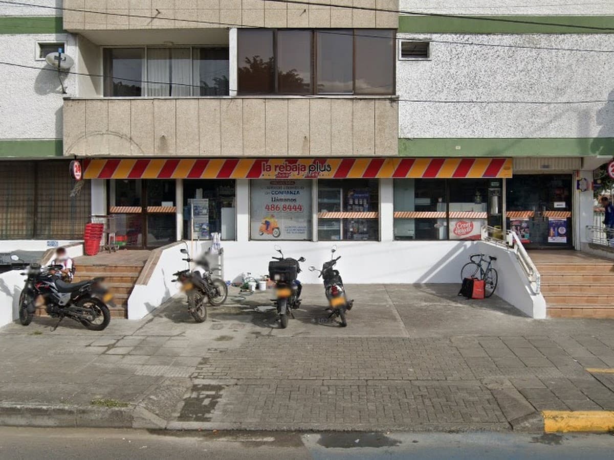la rebaja Plus No. 14 DROGUERIA Y MINIMARKET Cambulos Cali — foto