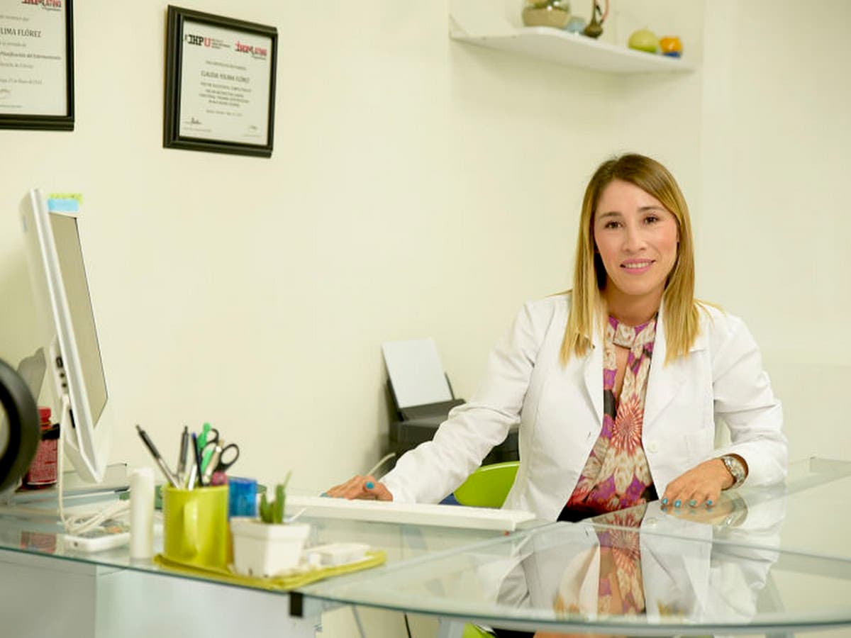 Dra. Carmen Eljaiek Sagbini Nutrióloga — foto