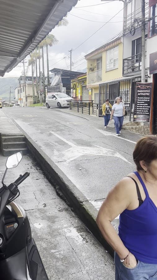 Taller mecánica automotriz en Manizales "Familiautos" — foto