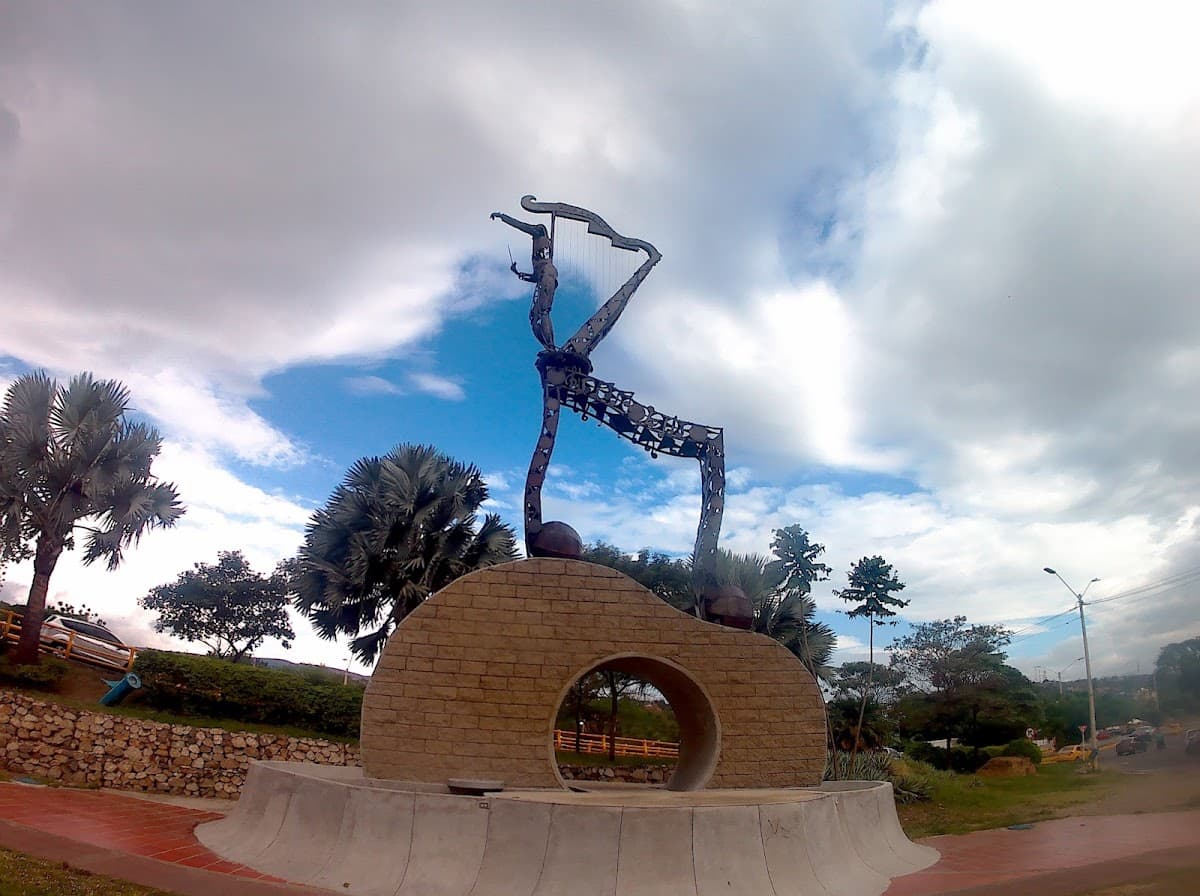 Monumento Espejo Musical