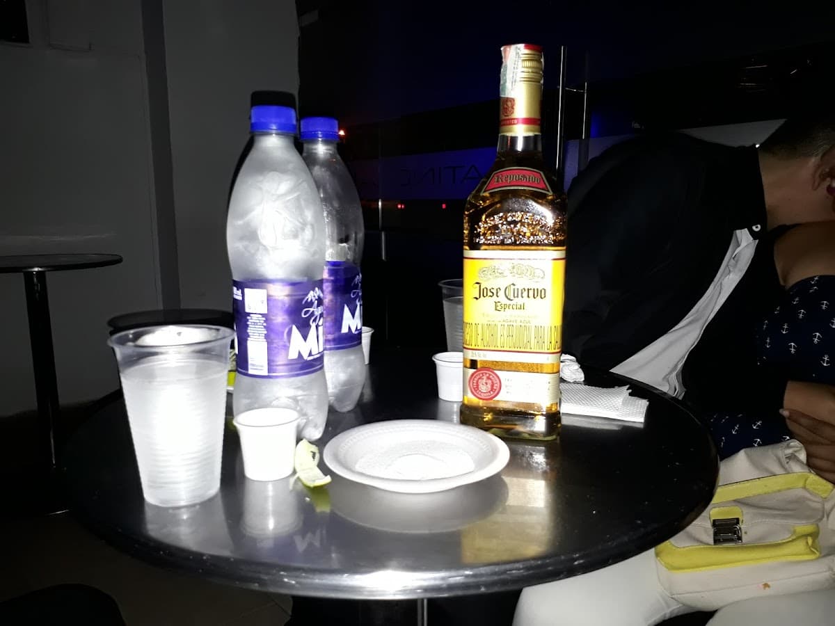 LATINO Bar Disco — foto