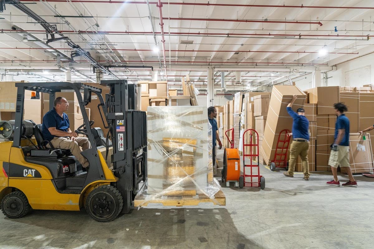 Delivery and Warehousing Solutions — foto