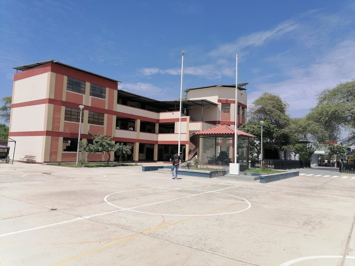 Instituto de Educacion Superior Tecnologico Almirante Miguel Grau — foto