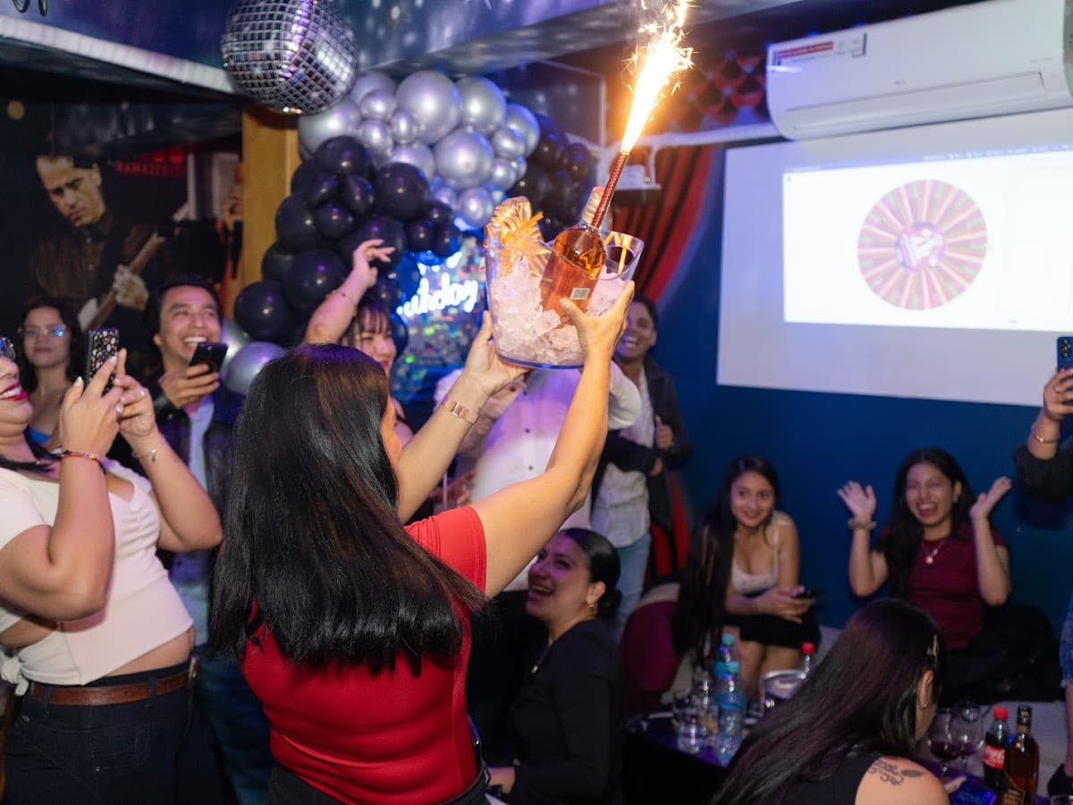 Conga Karaoke — foto
