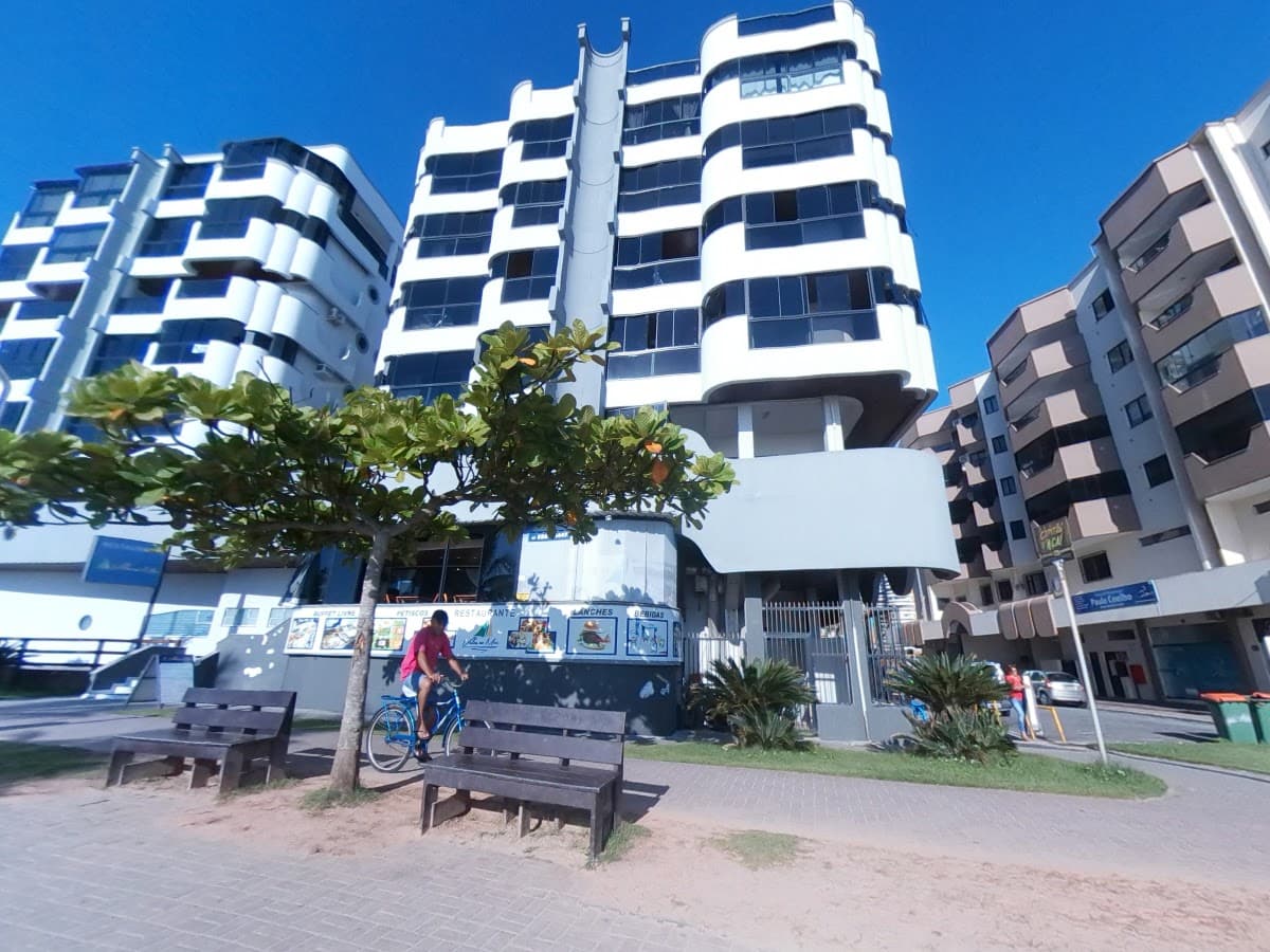 Calçadão Meia Praia — foto