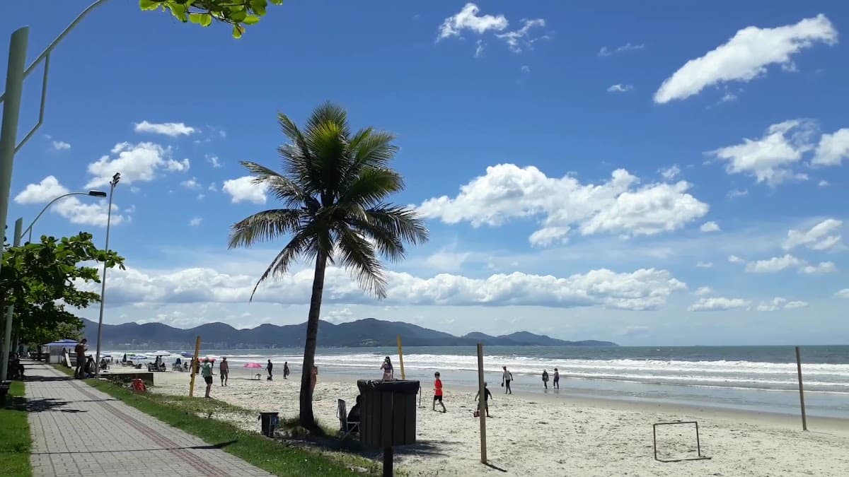 Calçadão Meia Praia — foto