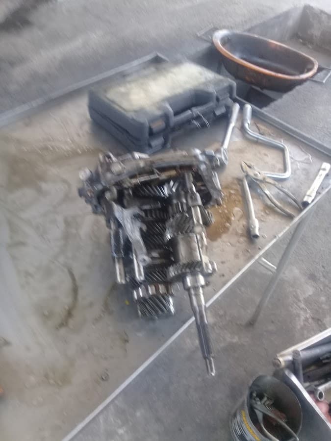 Taller Mecánico VELA MOTORS Ingeniería Mecánica AUTOMOTRIZ — foto