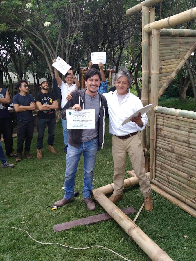 OMAR PROAÑO CONSTRUYE SUEÑOS — foto