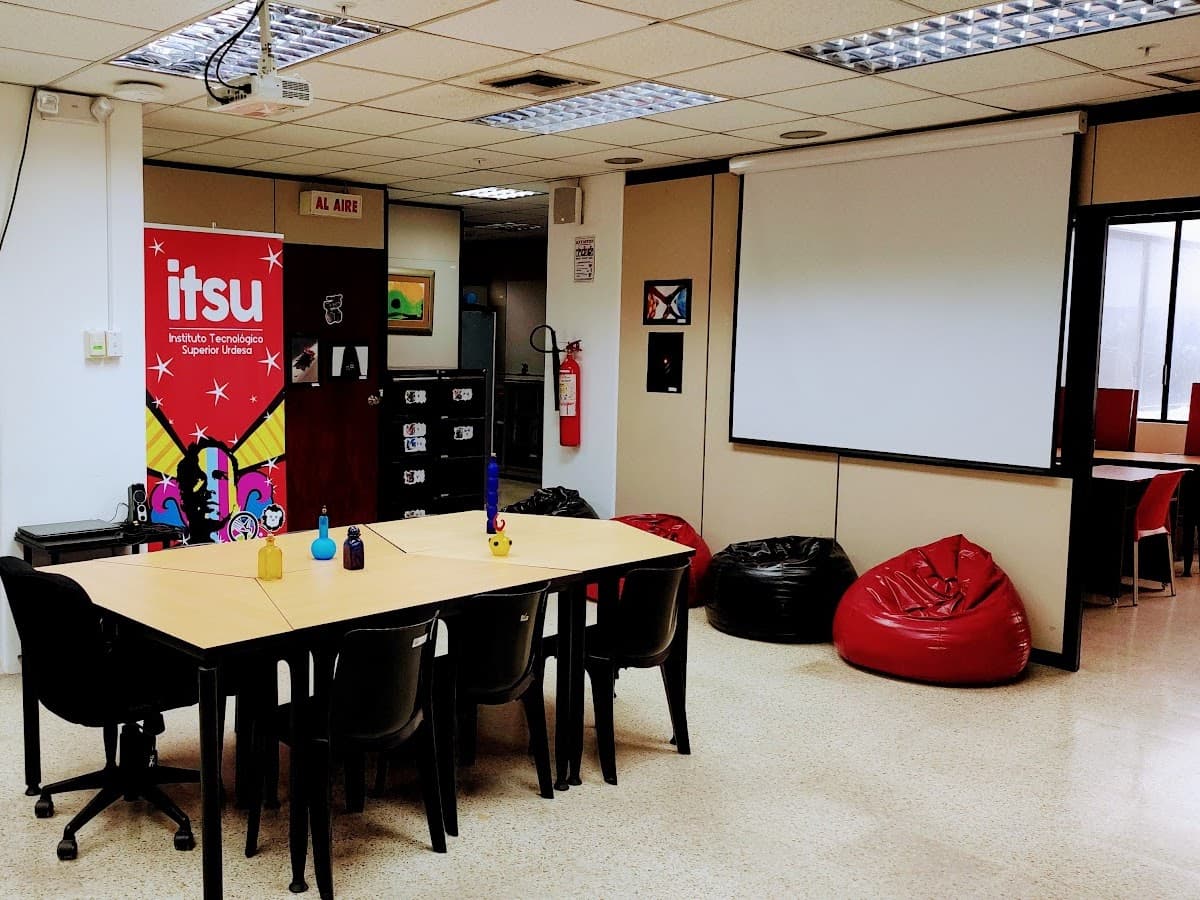 Instituto Superior Tecnológico Guayaquil Campus CMI — foto