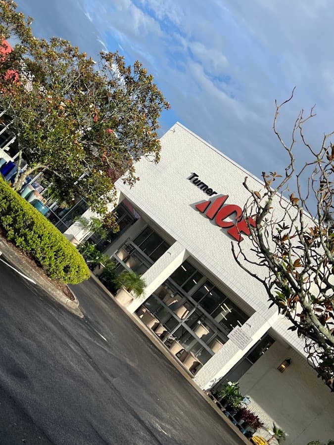 Turner Ace Hardware — foto