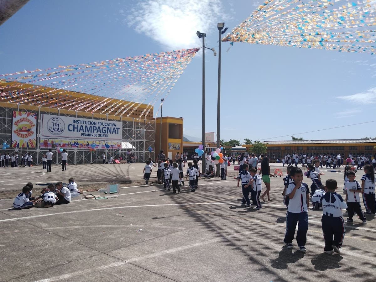 Colegio MALALA YOUSAFZAi cargador 3 16 — foto
