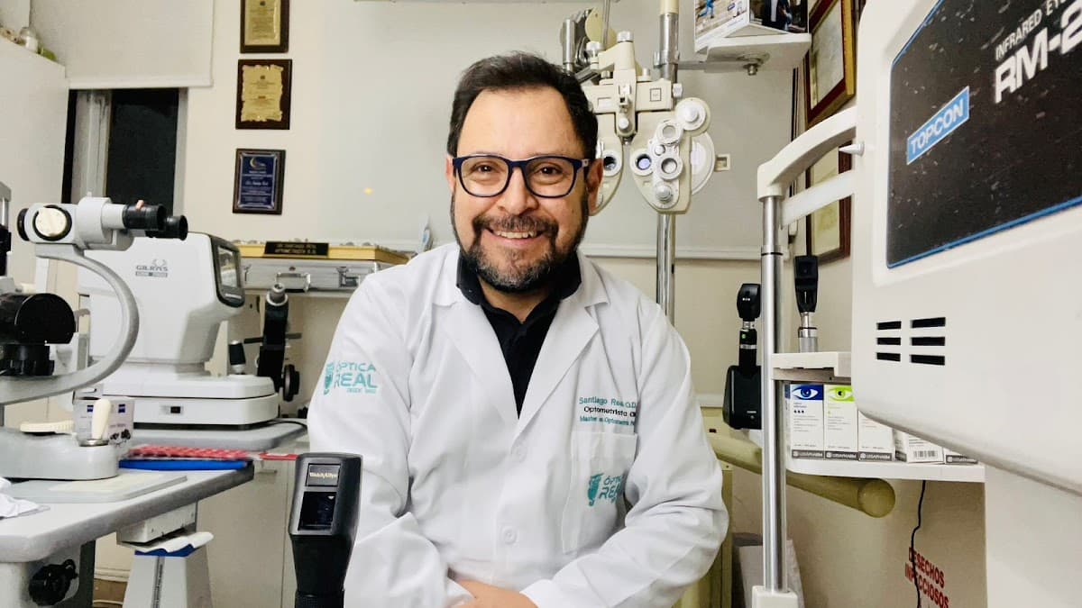 ÓPTICA REAL, Dr. Santiago Real