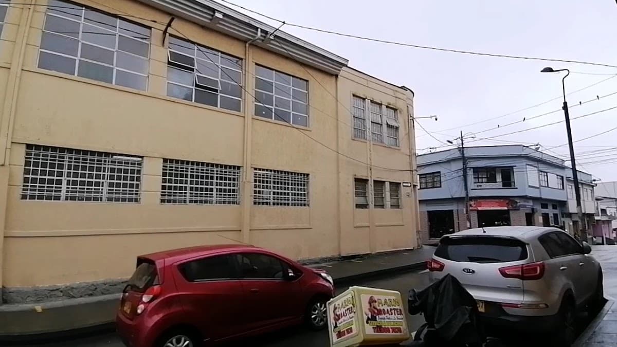 IE Liceo León de Greiff — foto