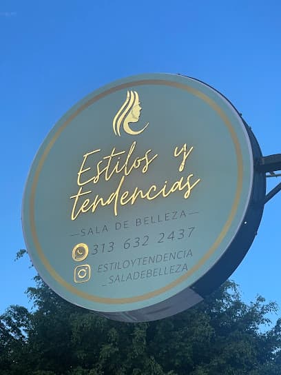 Sala de Belleza Estilos y Tendencias — foto