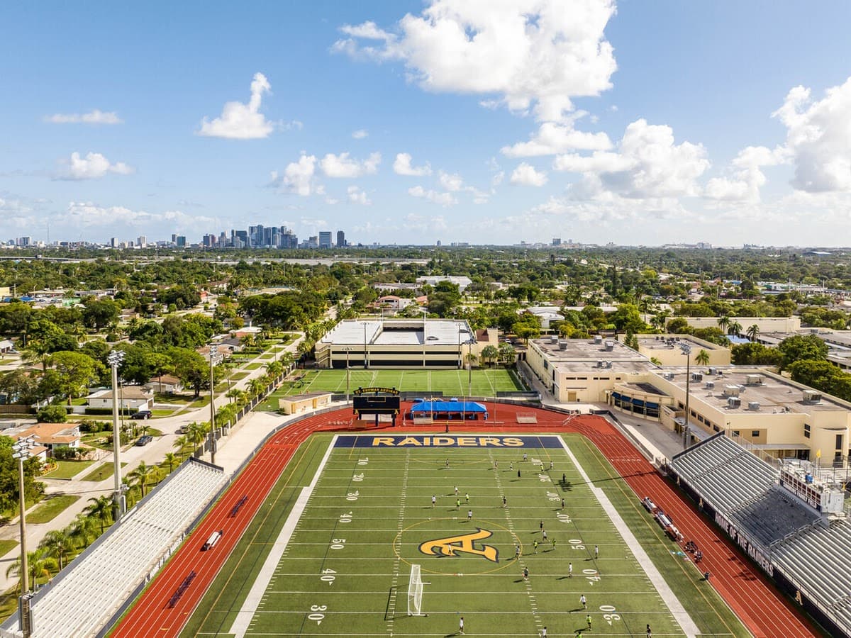 St.Thomas Aquinas High School — foto