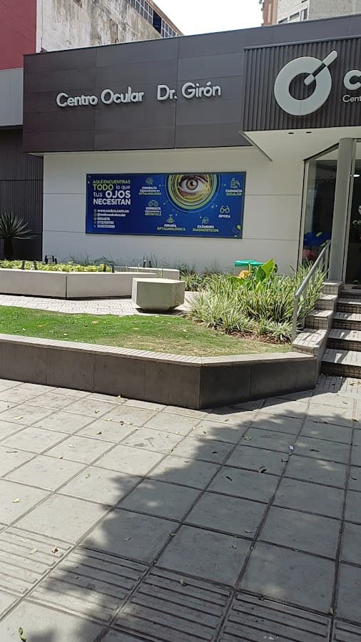 CEDCO SEDE PRINCIPAL - Centro de diagnóstico y cirugía ocular Dr Girón Oftalmología y óptica — foto