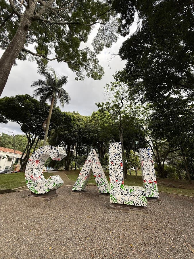 Monumento Letras de Cali