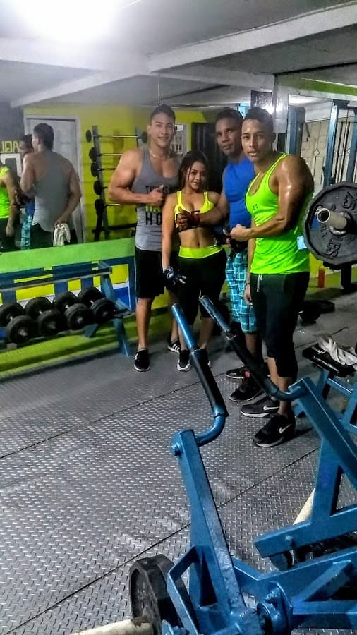LIVE STRONG GYM — foto