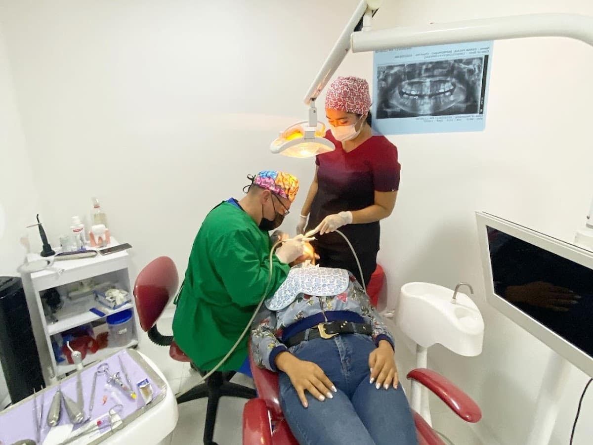 Smile Lit Odontología Ibagué by Dr. Cristian Lozano — foto